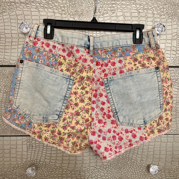 Anthropologie X Farm Rio High-Rise Patchwork Denim Shorts Floral Size 29 - Picture 3 of 12